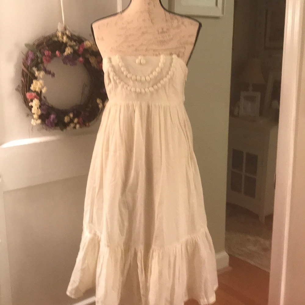 GAP, pretty, ivory summer dress. Size 6.